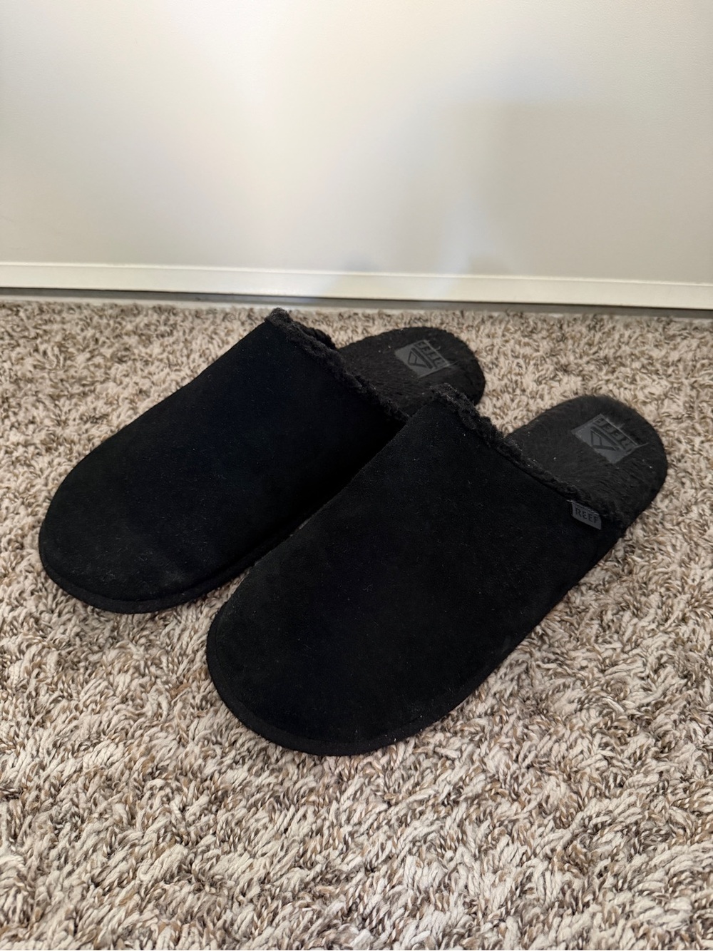 Brand New Men’s Black REEF Slippers